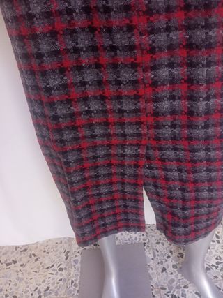 Vestido a cuadros gris y rojo