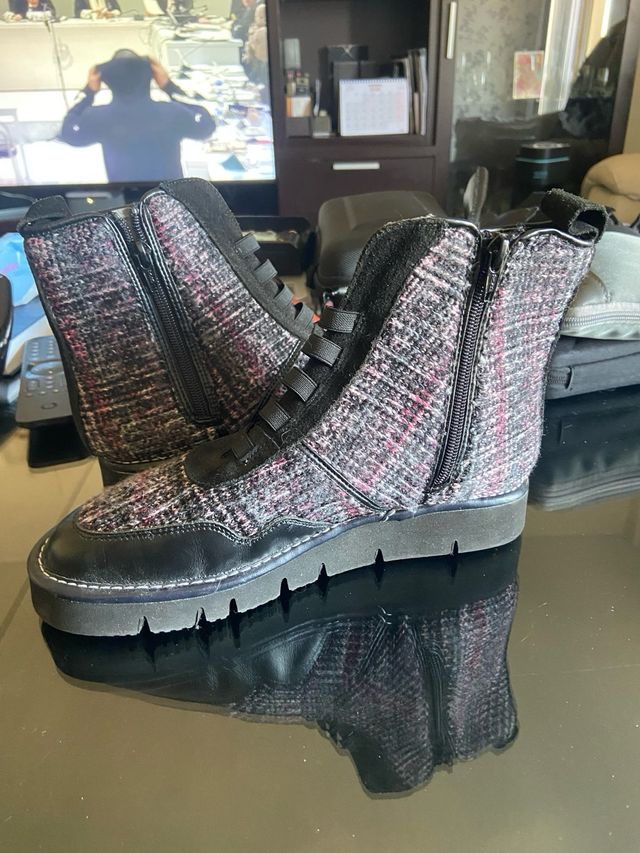 Botas Talla 39 Nuevas. son estampadas lana ,