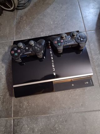 Consola PS3 + 2 Mandos