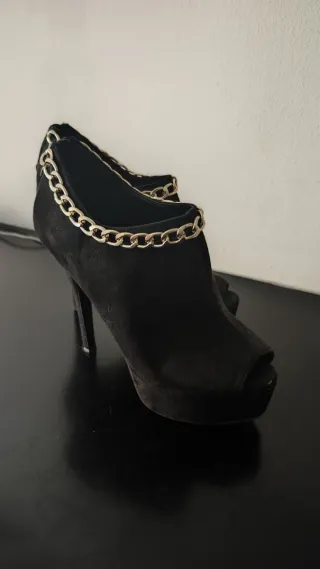 Botines Claudia Ciabatti Negro/Oro Cadena