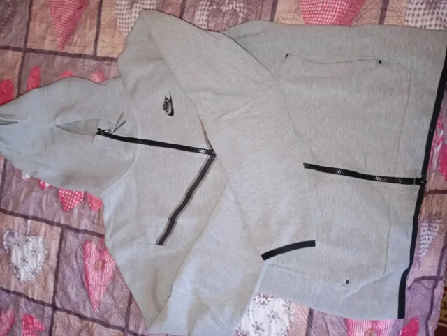 Felpa Nike Tech Grigia con Zip