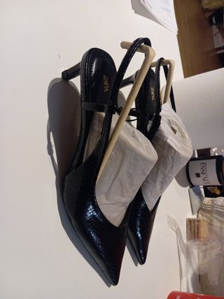 Zapatos Zara tacón negros punta fina