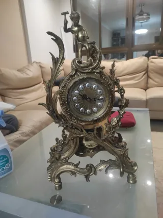 Reloj de sobremesa antiguo decorativo