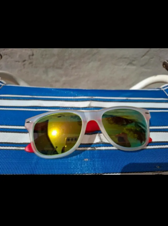 Gafas de sol Manitou rojas y blancas