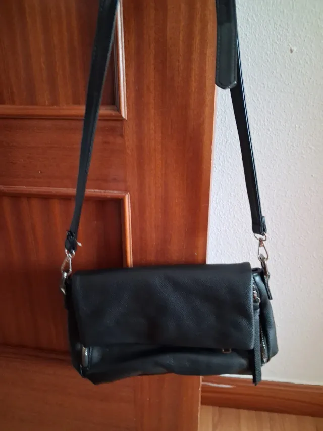 Bolso negro de piel