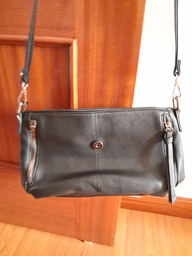 Bolso negro de piel