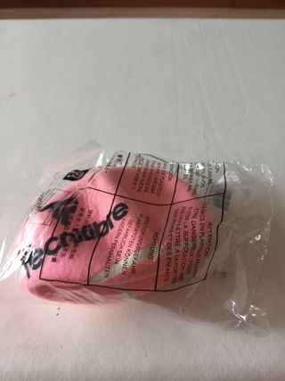Pelota de tenis rosa.