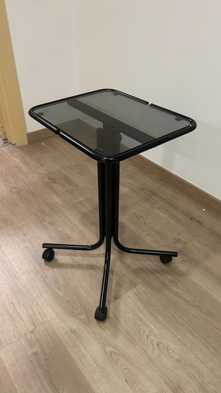 Mesa auxiliar cristal y metal con ruedas