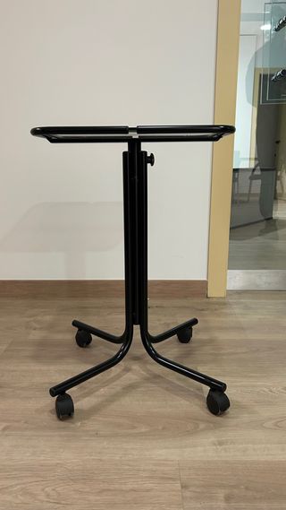 Mesa auxiliar cristal y metal con ruedas