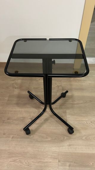 Mesa auxiliar cristal y metal con ruedas