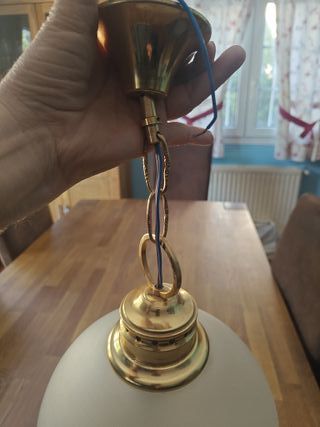 Lámpara globo antigua dorada y blanca