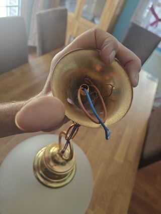 Lámpara globo antigua dorada y blanca