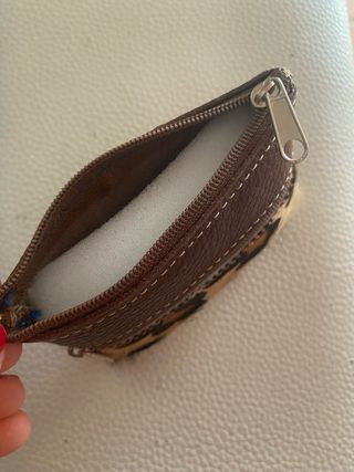 Monedero pequeño  de piel. NUEVO