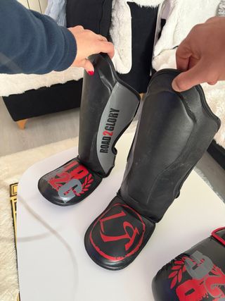 Guantes y espinilleras MMA