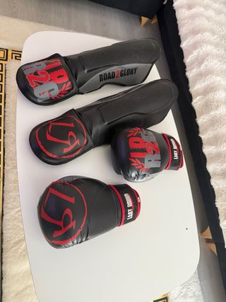 Guantes y espinilleras MMA