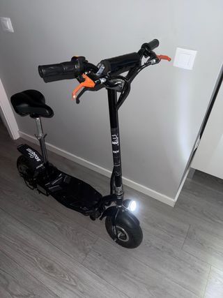 Patinete eléctrico con asiento