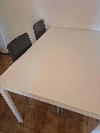 Mesa comedor con 4 sillas