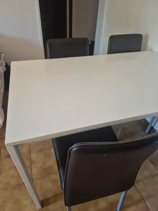 Mesa comedor con 4 sillas