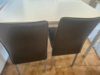 Mesa comedor con 4 sillas