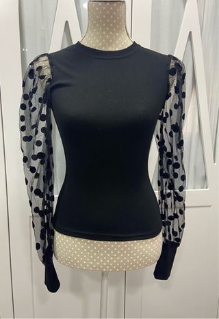 Camiseta Shein manga transparente lunares