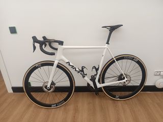 Bicicleta MMR Blanca con Ruedas DT Swiss 