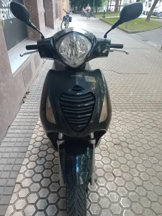 Honda PS 125i Negra