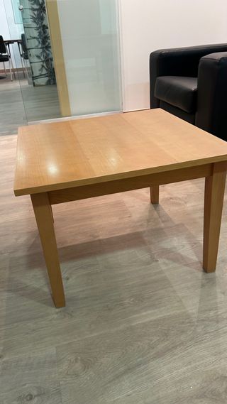 Mesa auxiliar de madera