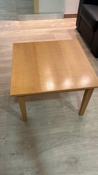 Mesa auxiliar de madera