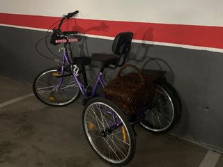 Triciclo para adulto morado con cesta