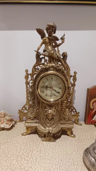 Reloj de sobremesa antiguo dorado