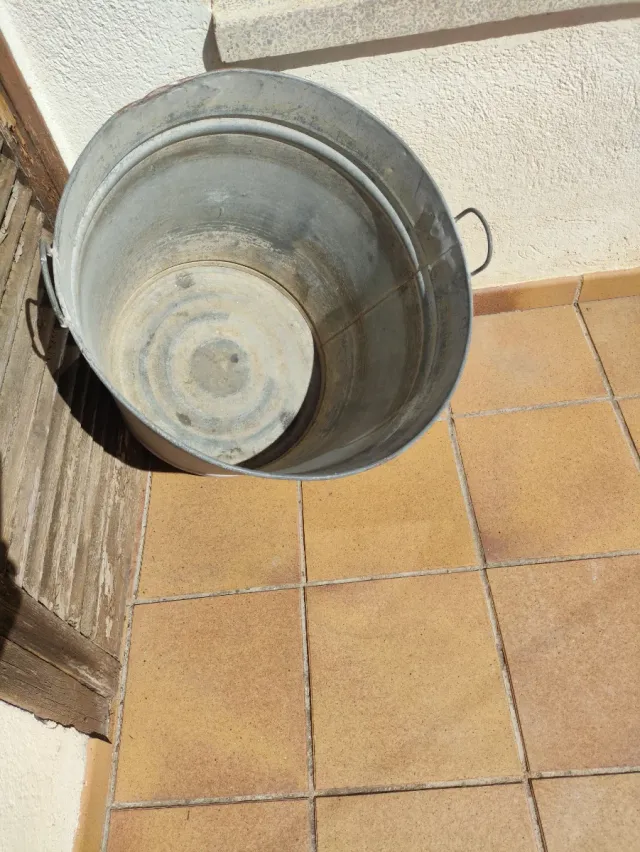 Barreño antiguo de zinc