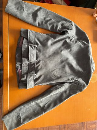Chaqueta gris de ante