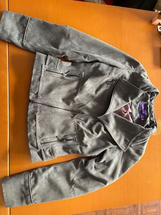 Chaqueta gris de ante