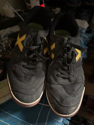 Zapatillas fútbol sala Munich T44 Negras Doradas