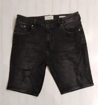 Bermuda chico Pull&Bear. Talla 44