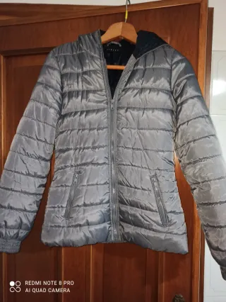 Piumino donna con cappuccio grigio