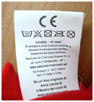 Peluche rosso Rabbia Anna Llenas