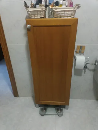 Columna baja de baño madera