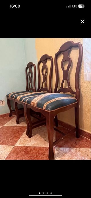 7 Sillas de Madera con Tapicería Azul