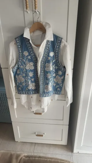 Conjunto Camiseta y Chaleco Bordado