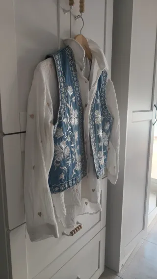 Conjunto Camiseta y Chaleco Bordado