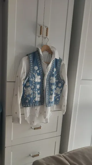 Conjunto Camiseta y Chaleco Bordado