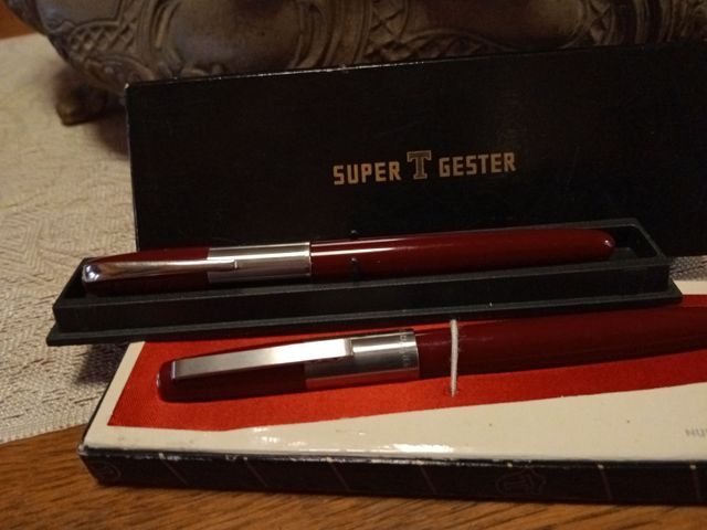 Pluma Estilográfica Super T Gester Roja i otra más