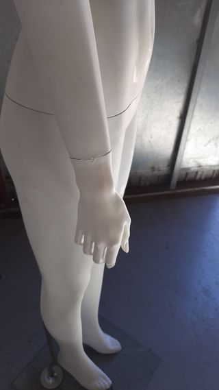 Maniquíes sin cabeza hombre y mujer