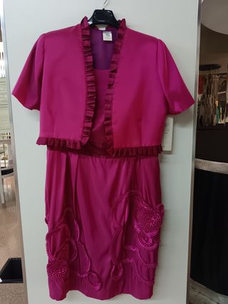 Vestido de fiesta rosa con chaqueta