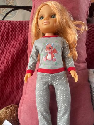 Muñeca Nancy Pijama Dragón Estrellas