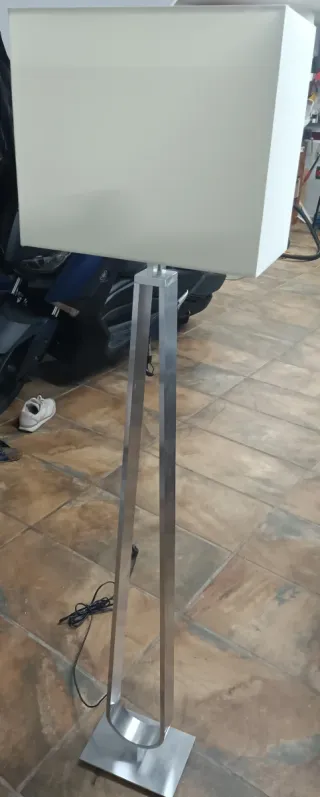 Lámpara de pie Ikea moderna