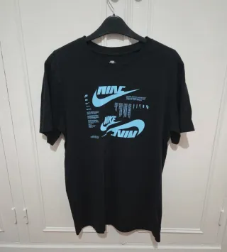 Camiseta Nike Negra Estampada