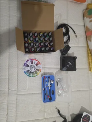 Aerógrafo y 24 Pinturas