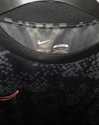 Camiseta Nike Negra y Gris